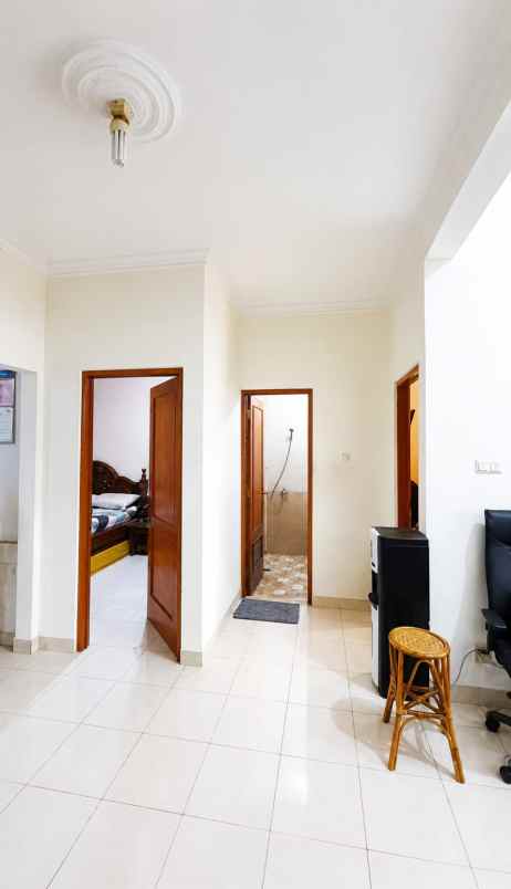 dijual rumah grand wisata