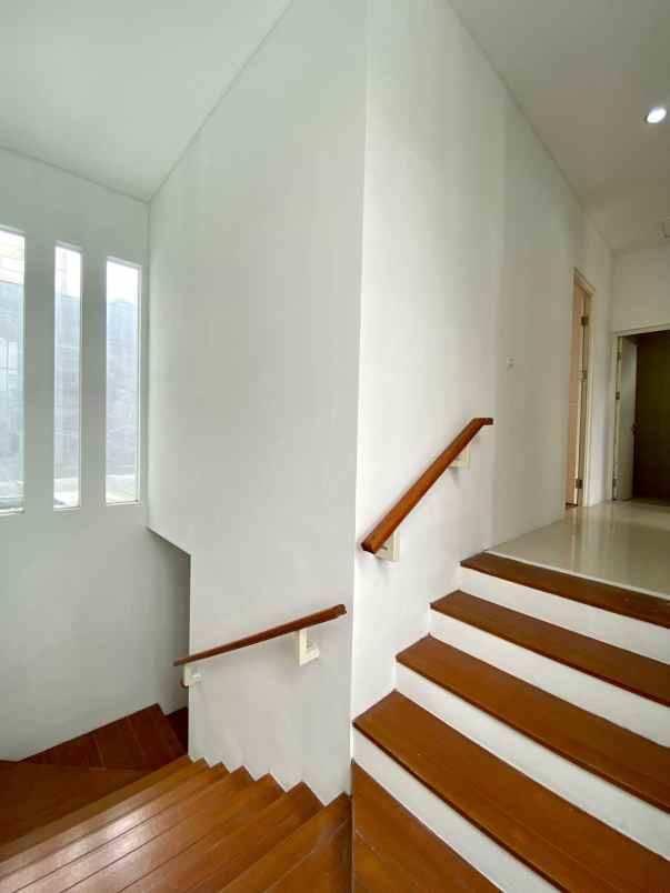 dijual rumah green orchid residence