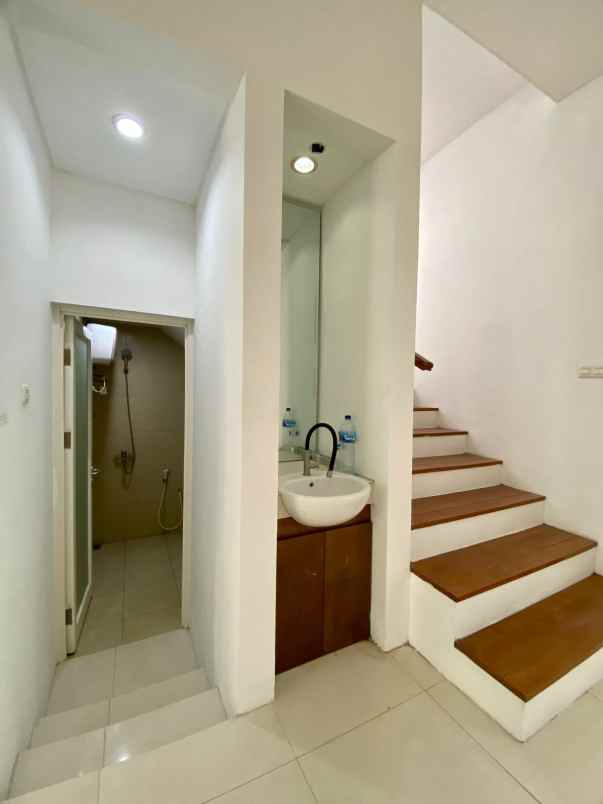 dijual rumah green orchid residence