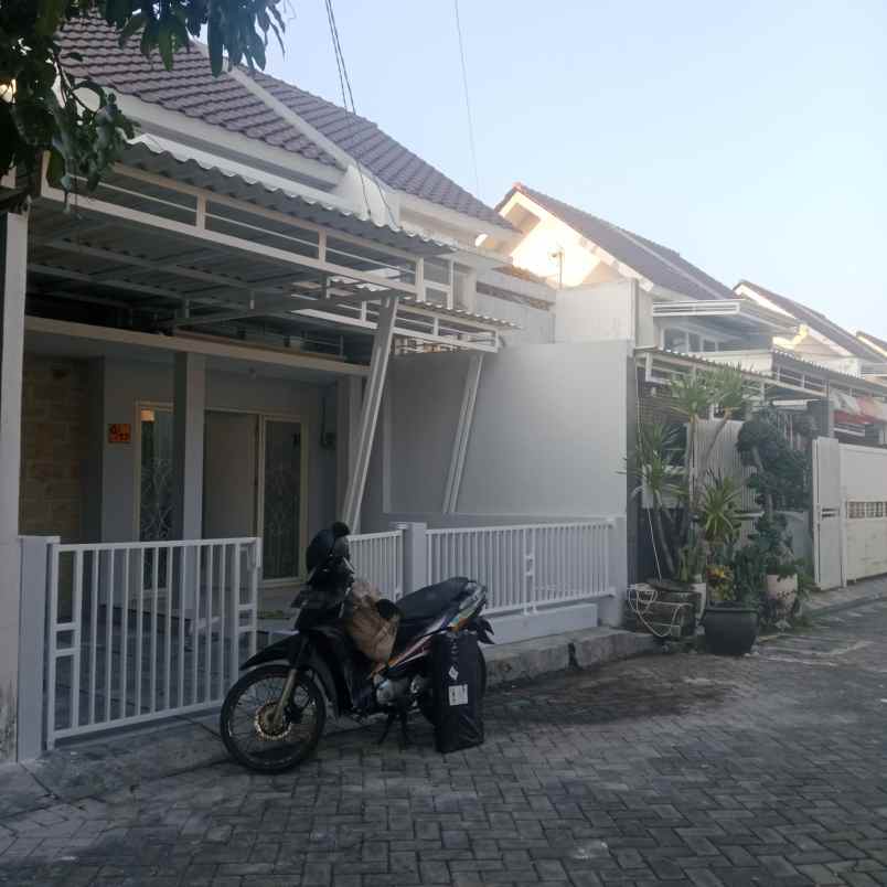 dijual rumah greenlake wonorejo