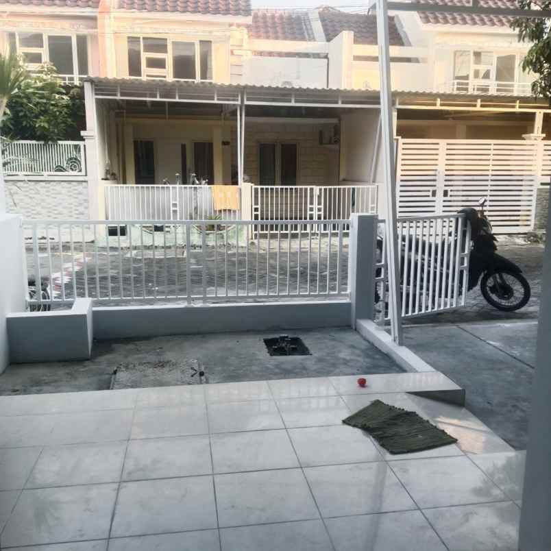 dijual rumah greenlake wonorejo