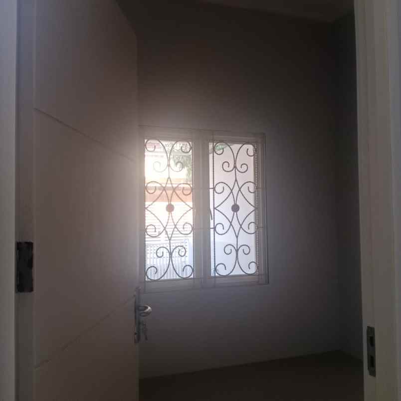 dijual rumah greenlake wonorejo