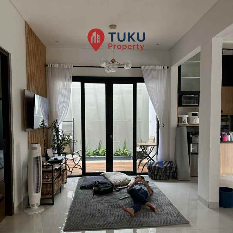 dijual rumah hook full furnished di cendana residence