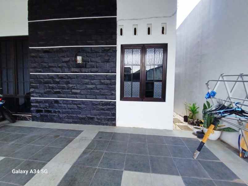 dijual rumah jajar laweyan surakarta