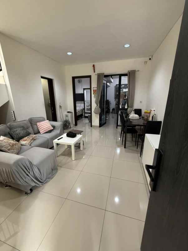 dijual rumah jakarta garden city