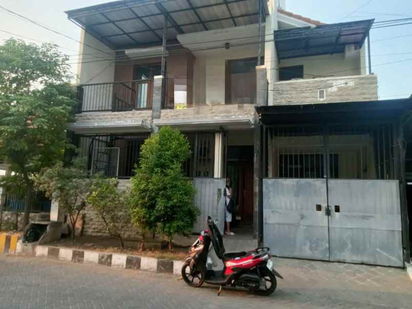 dijual rumah jalan darmo indah barat