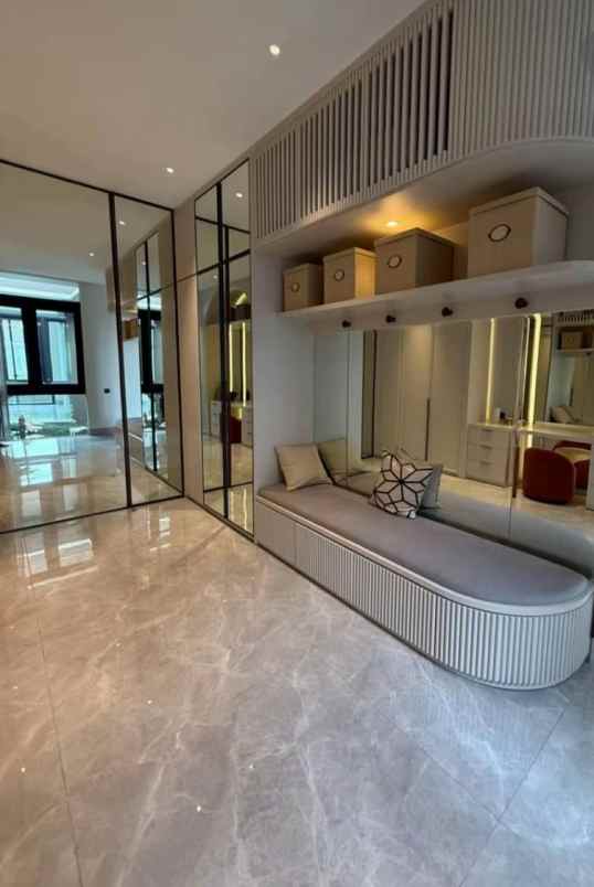 dijual rumah jalan graha famili