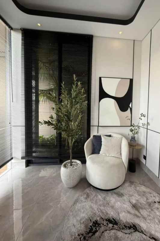 dijual rumah jalan graha famili