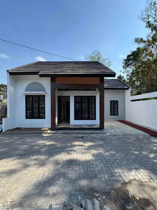 dijual rumah jalan magelang pasar sleman