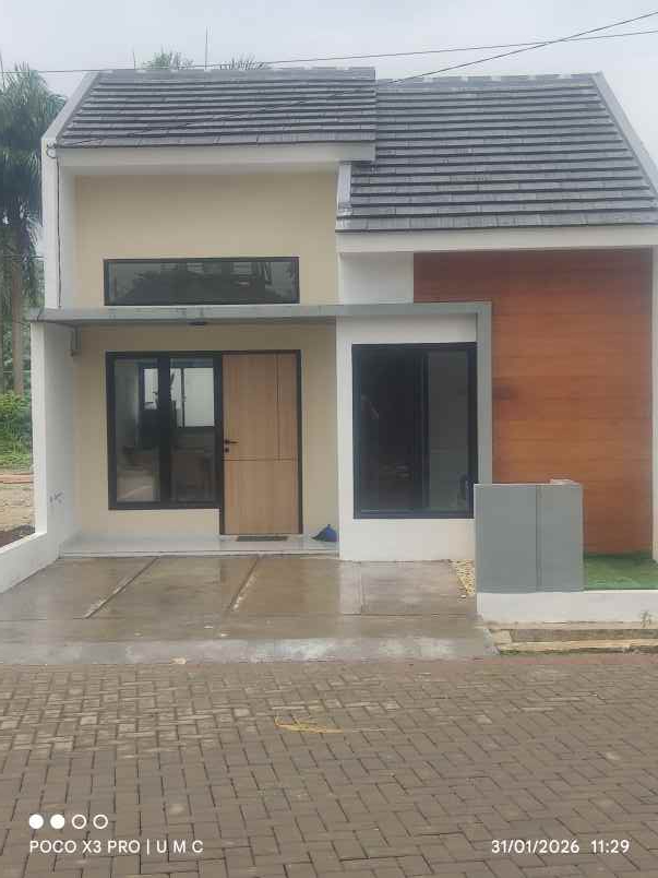 dijual rumah jalan mekarwangi desa