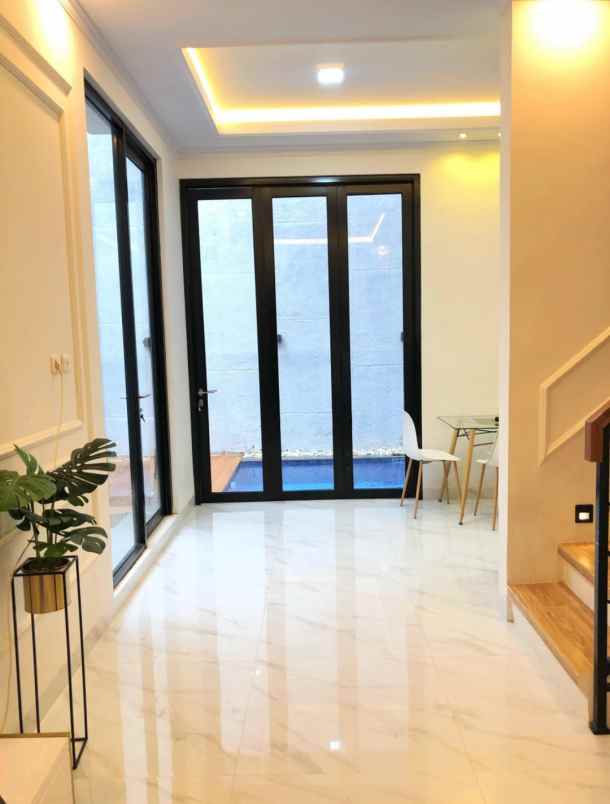 dijual rumah jalan raya jagakarsa