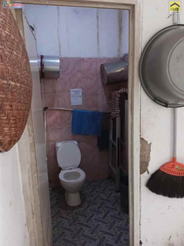 dijual rumah jalan raya jejalen