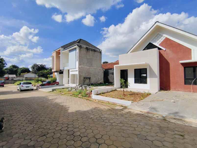 dijual rumah jalan raya muchtar