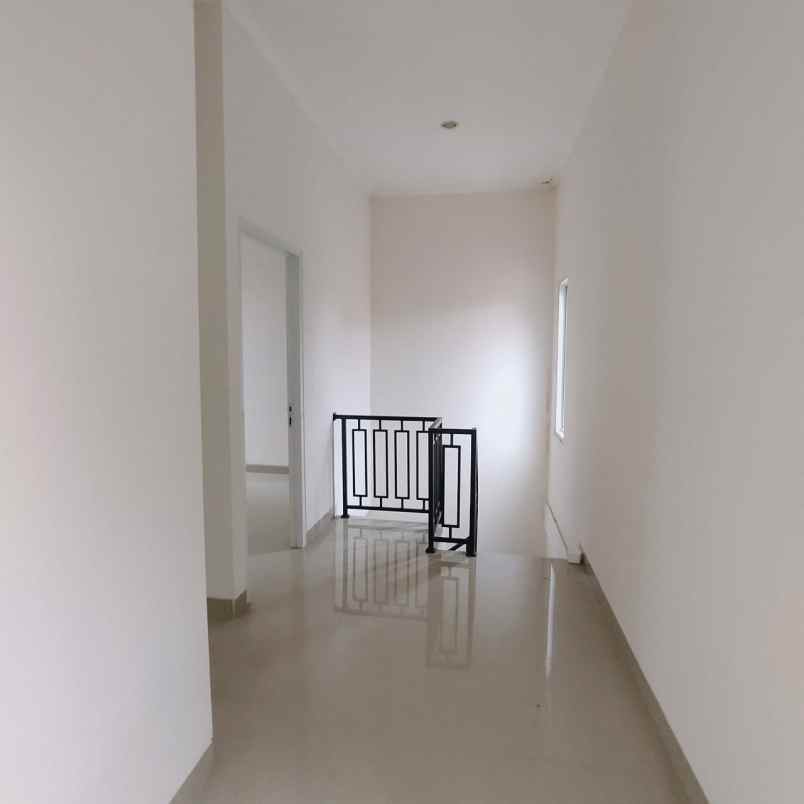 dijual rumah jalan raya muchtar