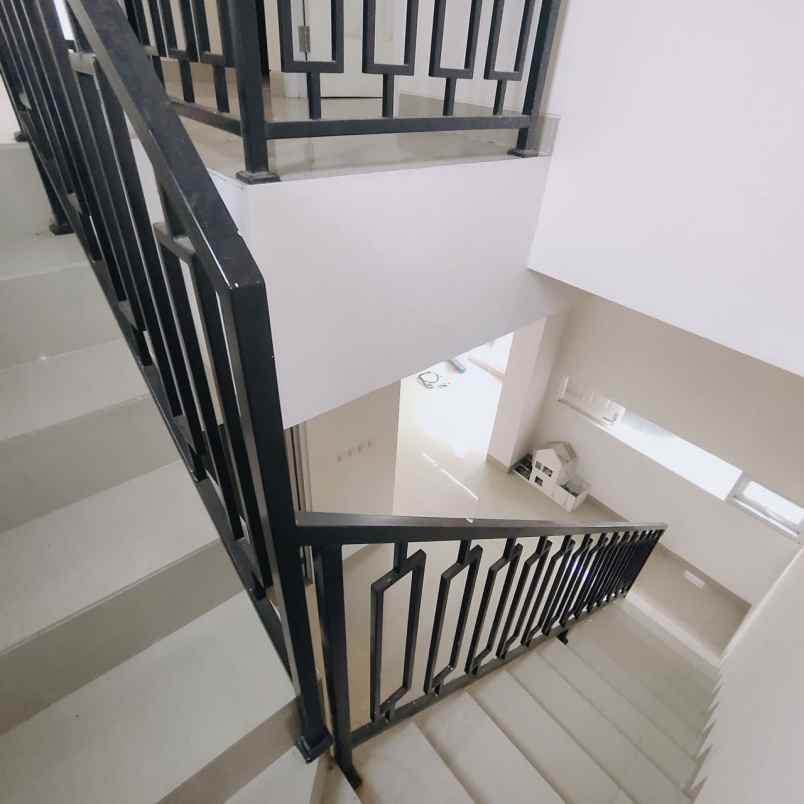 dijual rumah jalan raya muchtar