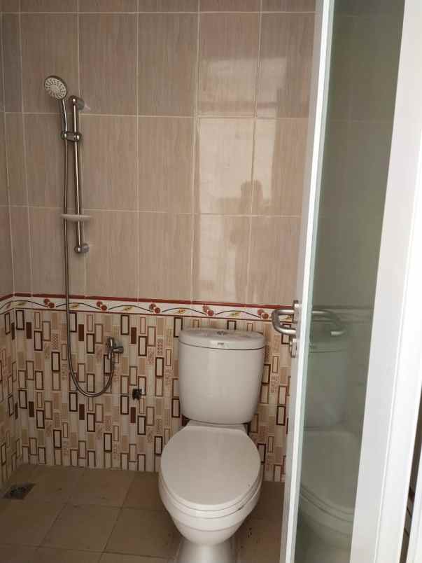 dijual rumah jalan raya pamulang