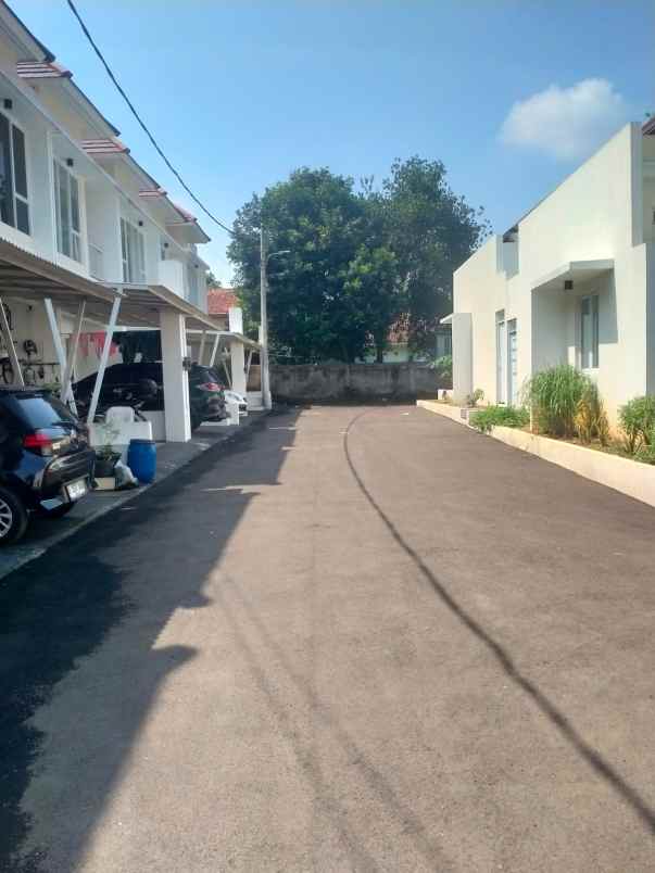 dijual rumah jalan raya pamulang
