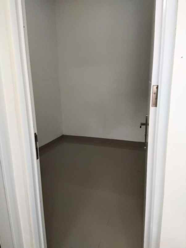 dijual rumah jalan raya pamulang