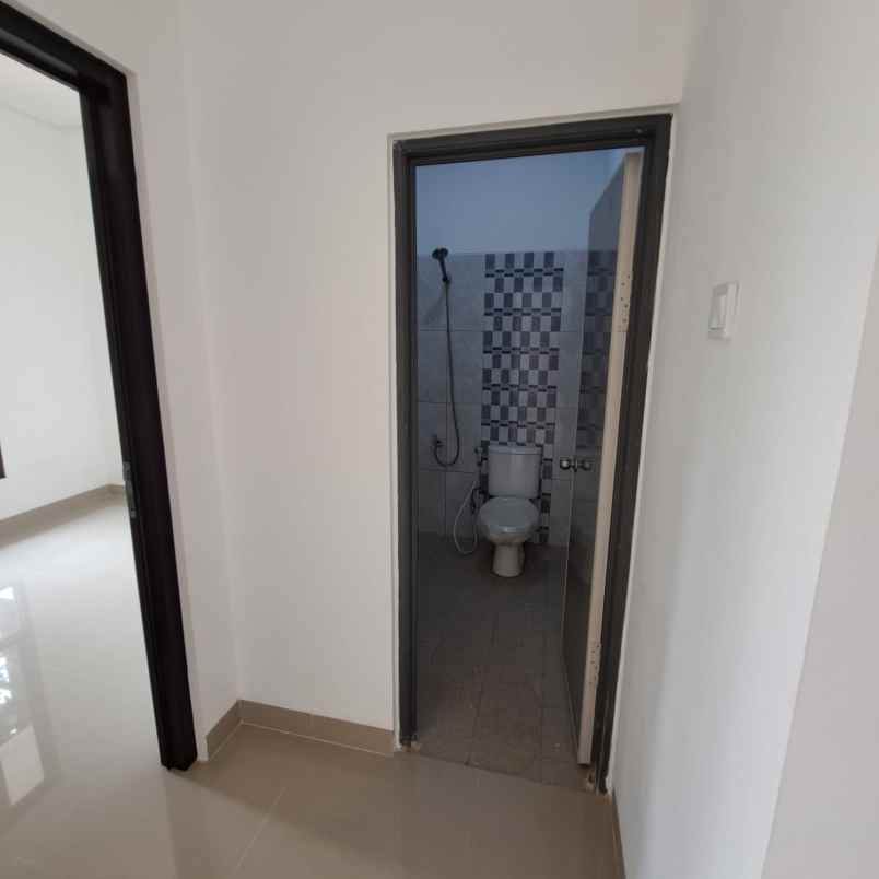 dijual rumah jalan raya parpostel