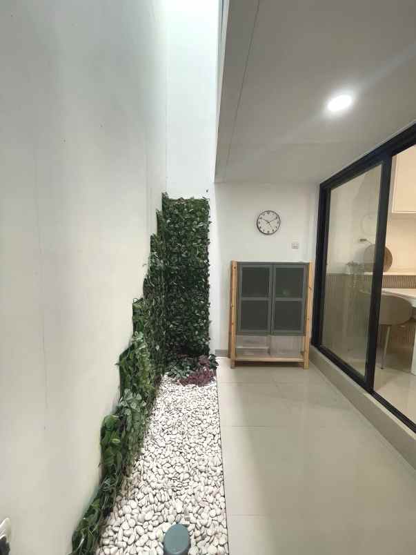 dijual rumah jalan raya serua ciputat