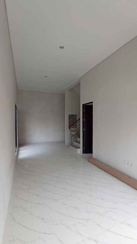 dijual rumah jalan rungkut mapan tengah