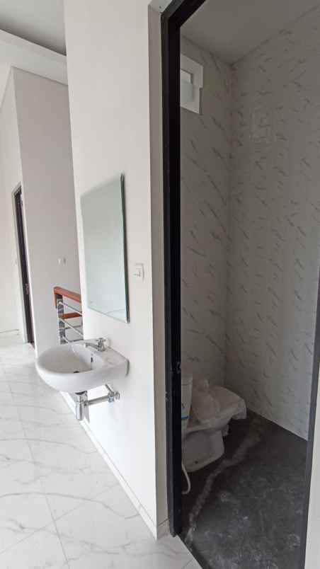 dijual rumah jalan rungkut mapan tengah