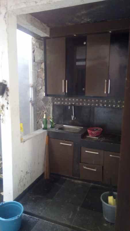 dijual rumah jalan utama perumahan