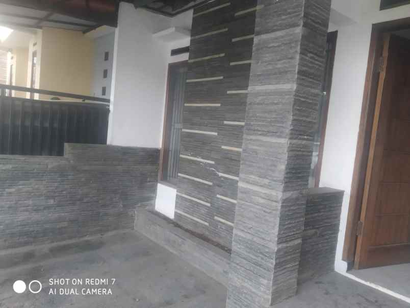 dijual rumah jalan utama perumahan