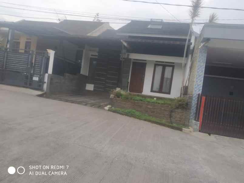 dijual rumah jalan utama perumahan