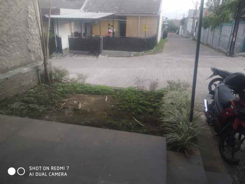 dijual rumah jalan utama perumahan