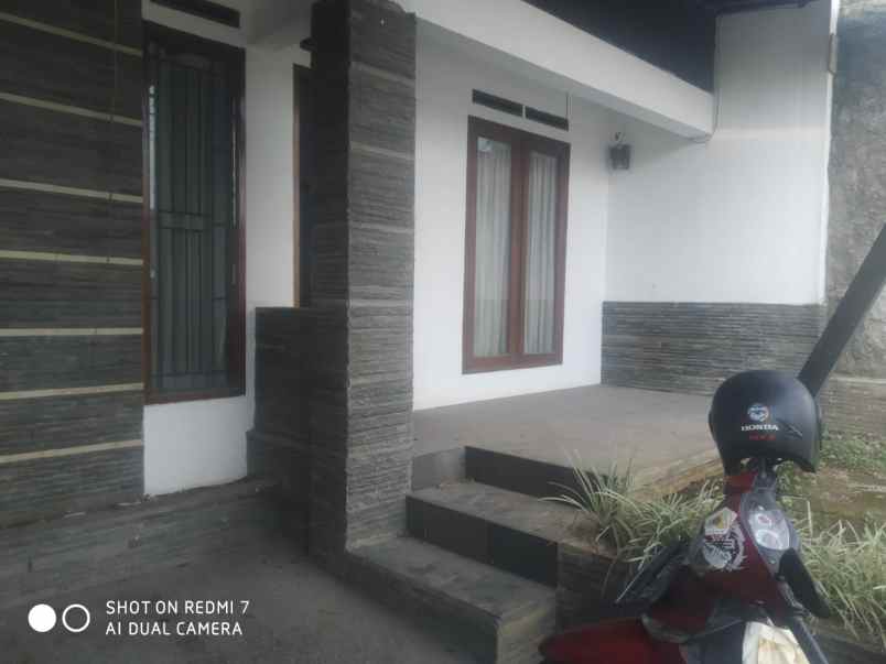 dijual rumah jalan utama perumahan