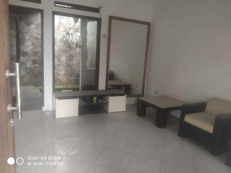 dijual rumah jalan utama perumahan