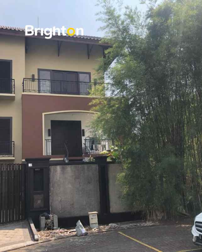 dijual rumah jalan walet permai