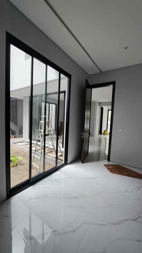 dijual rumah jalan woodland