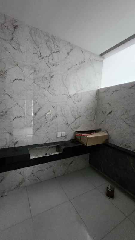 dijual rumah jalan woodland