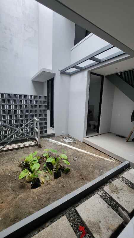 dijual rumah jalan woodland