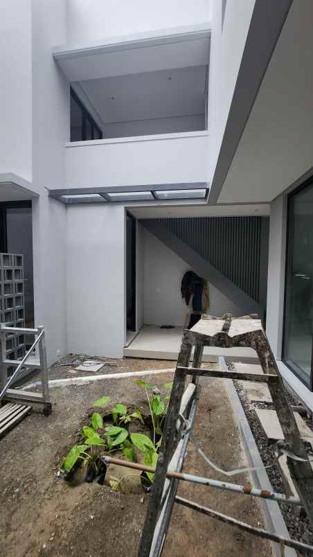 dijual rumah jalan woodland