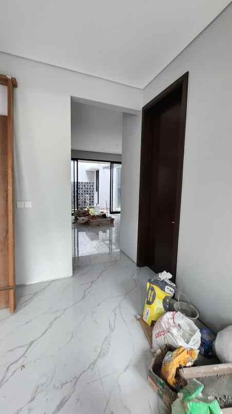 dijual rumah jalan woodland