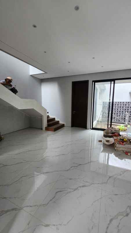 dijual rumah jalan woodland