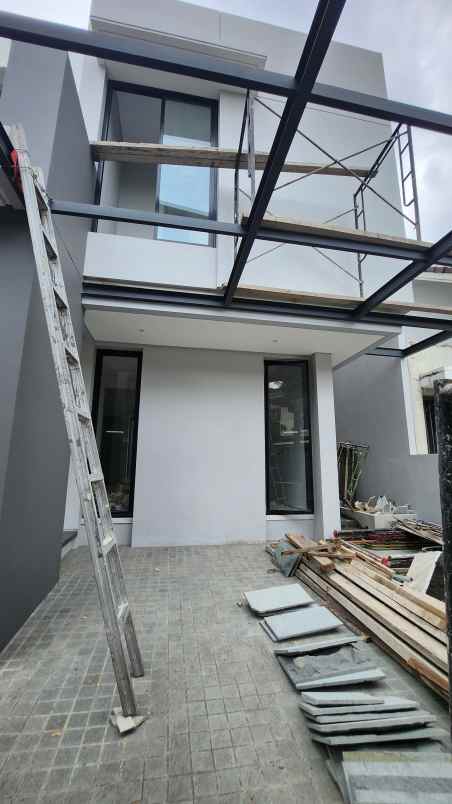 dijual rumah jalan woodland