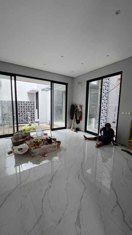 dijual rumah jalan woodland