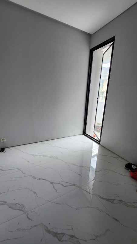 dijual rumah jalan woodland