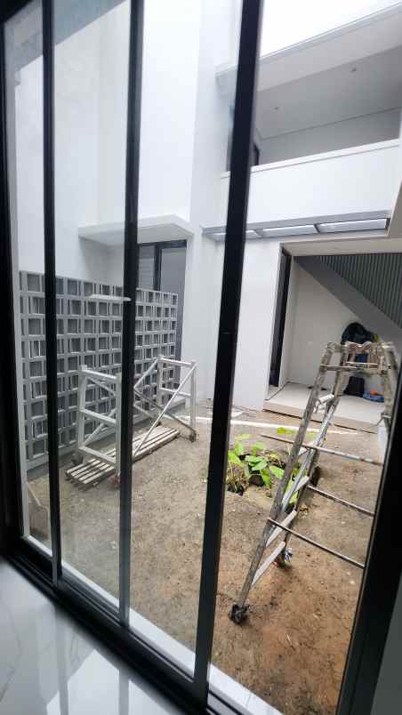 dijual rumah jalan woodland