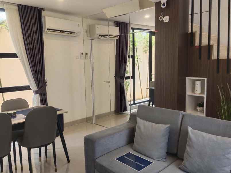 dijual rumah jalan zona eropa boulevard