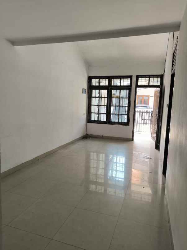 dijual rumah janur kuning