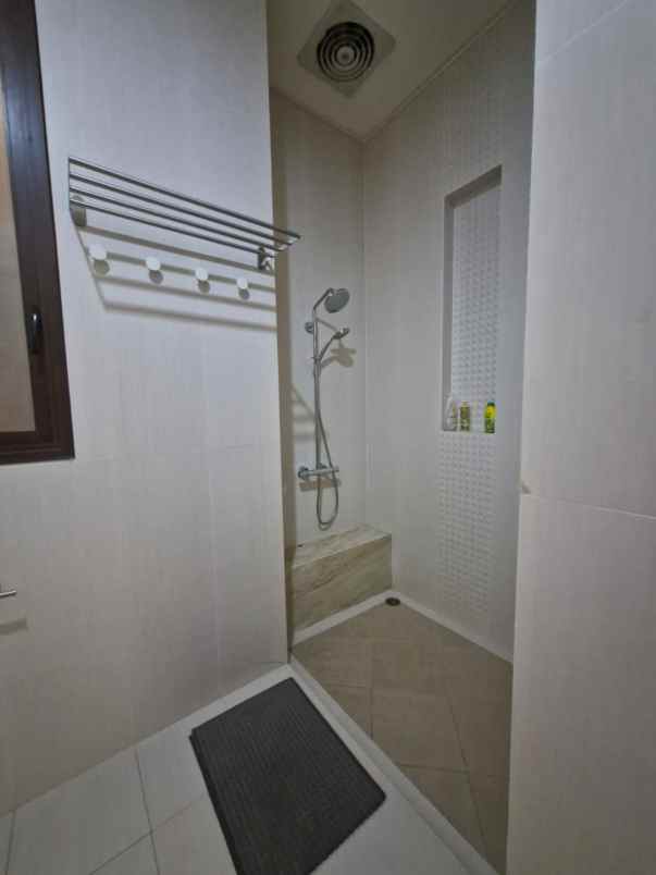 dijual rumah jatinegara