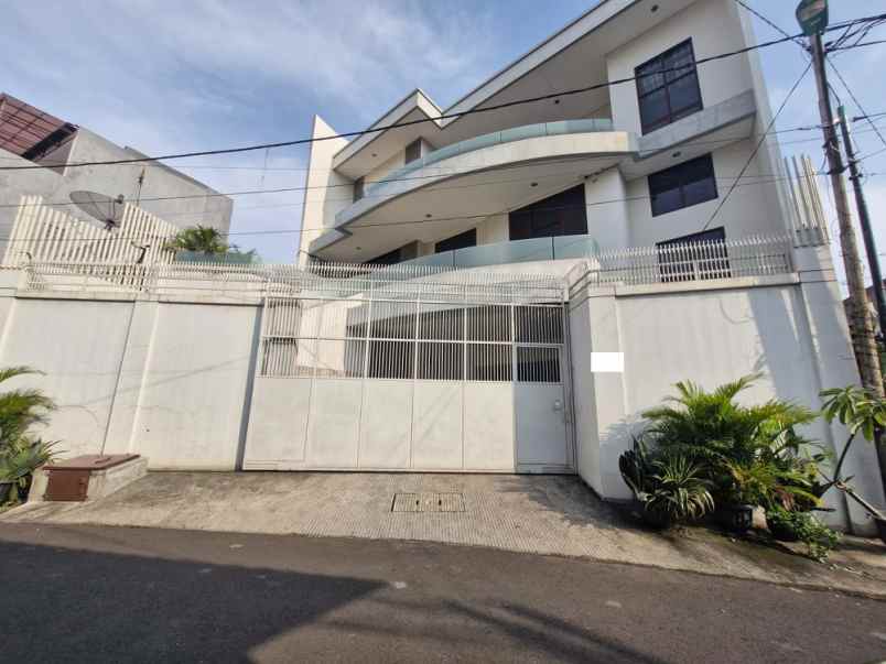 dijual rumah jatinegara