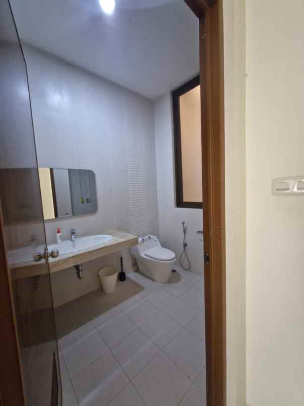 dijual rumah jatinegara