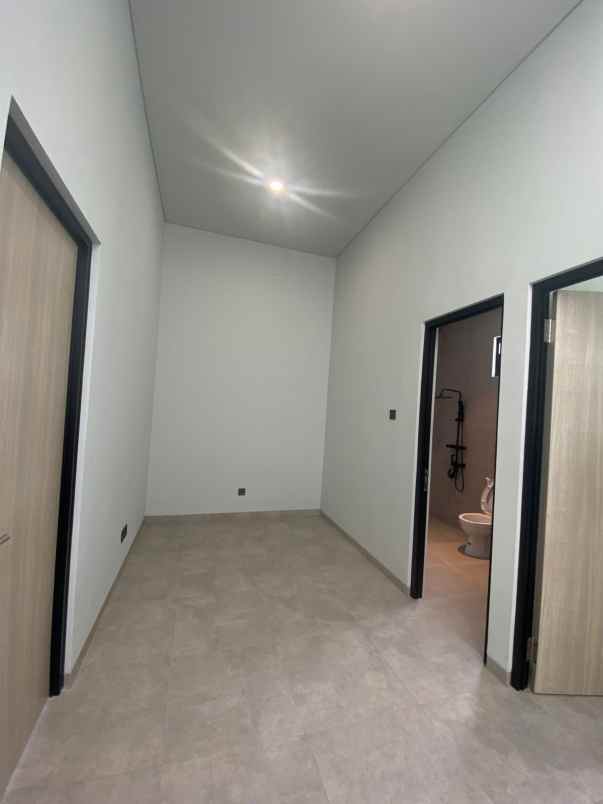 dijual rumah jl alam sutera