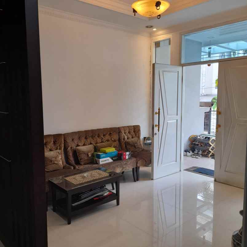 dijual rumah jl anggrek rosliana